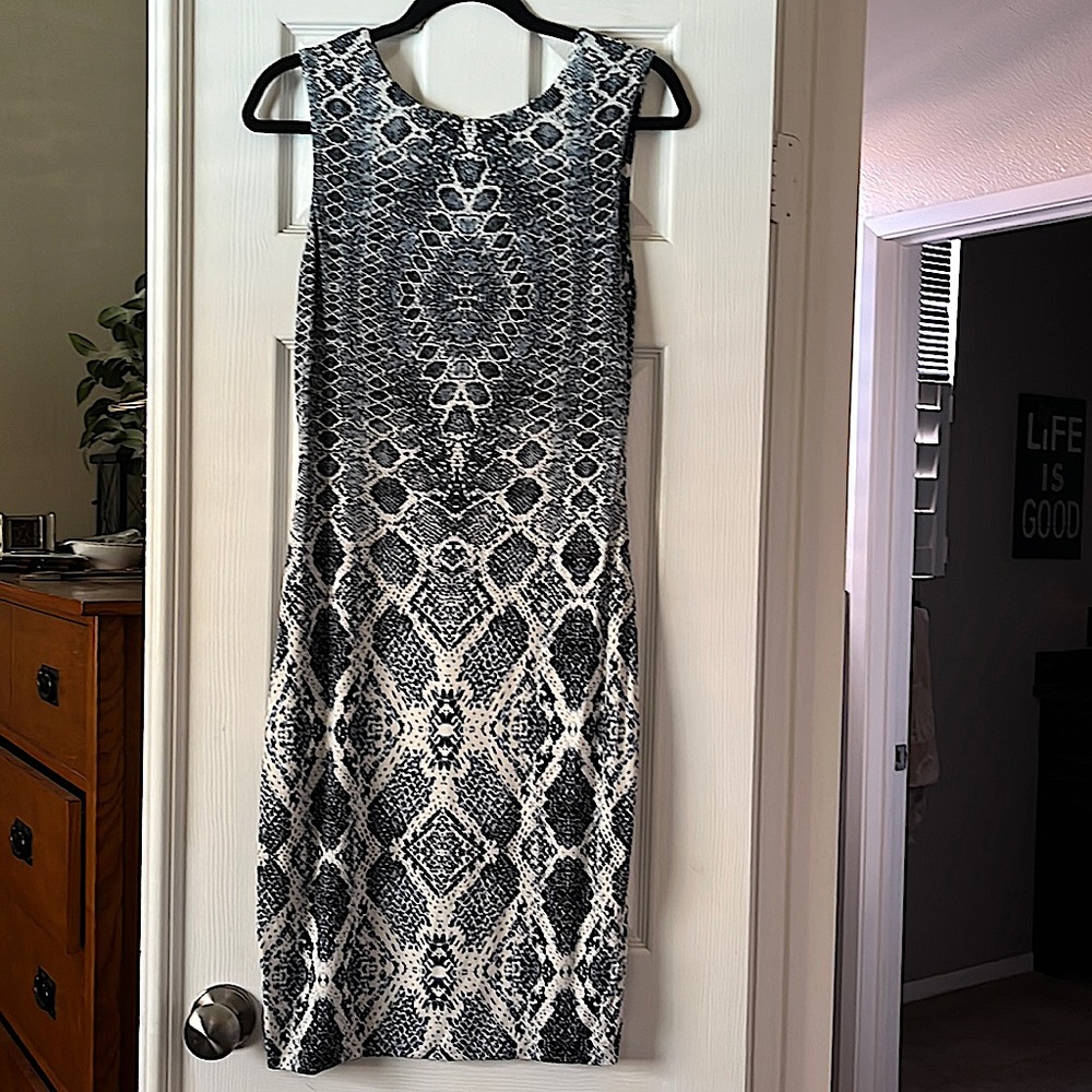 TART sleeveless print dress Size Medium